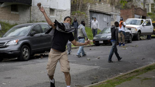 Illustration for article titled Photos: Baltimore in Chaos